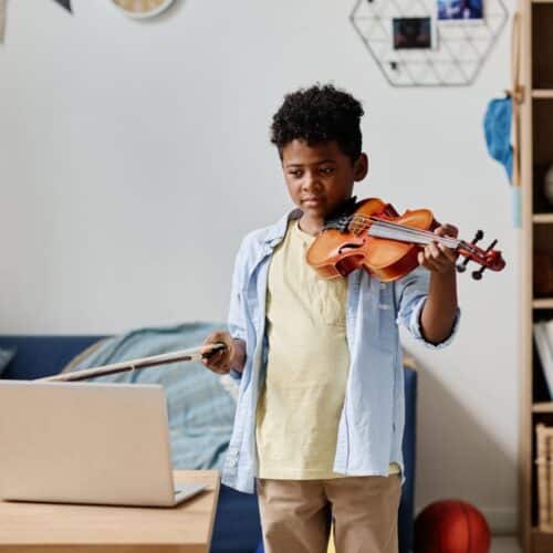 Comment aider votre enfant à progresser en musique