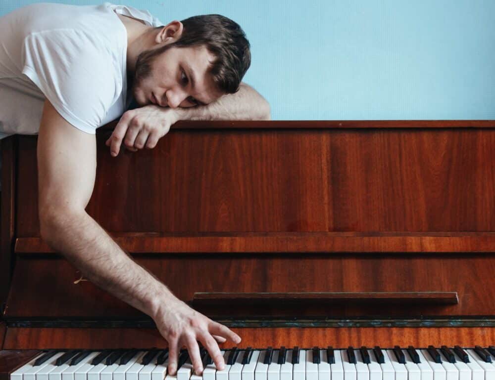 Pourquoi les cours de musique peuvent devenir une source de stress et comment transformer ce stress en force