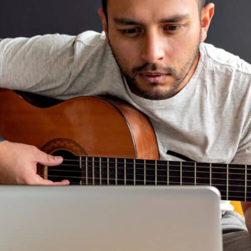 Apprendre la musique sans professeur : est-ce possible ?